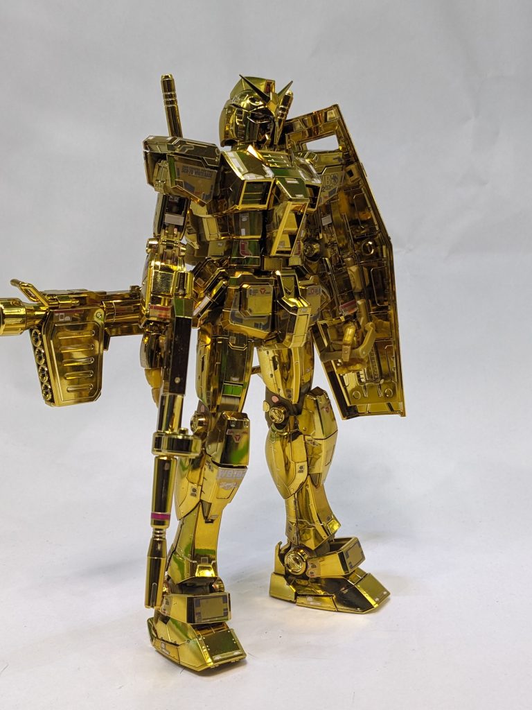 大体20万くらいガンダムベースやサイドFで買い物をすればポイントがたまりますので持っている人は持っています。