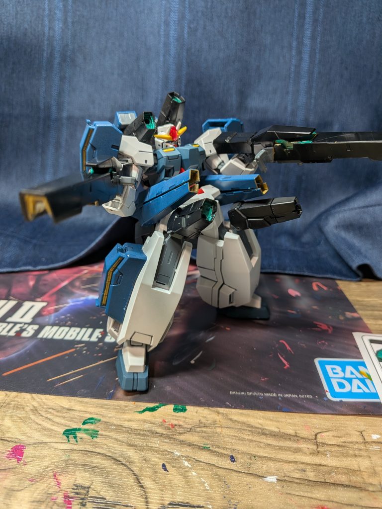 セラヴィーはゴツくて結構好きなんですよね。可動域はあんまり良くないです。それはそれでよし！（何言ってるんだ？）ちなみにこれはハイパーバーストイメージです。（ポージング下手です）