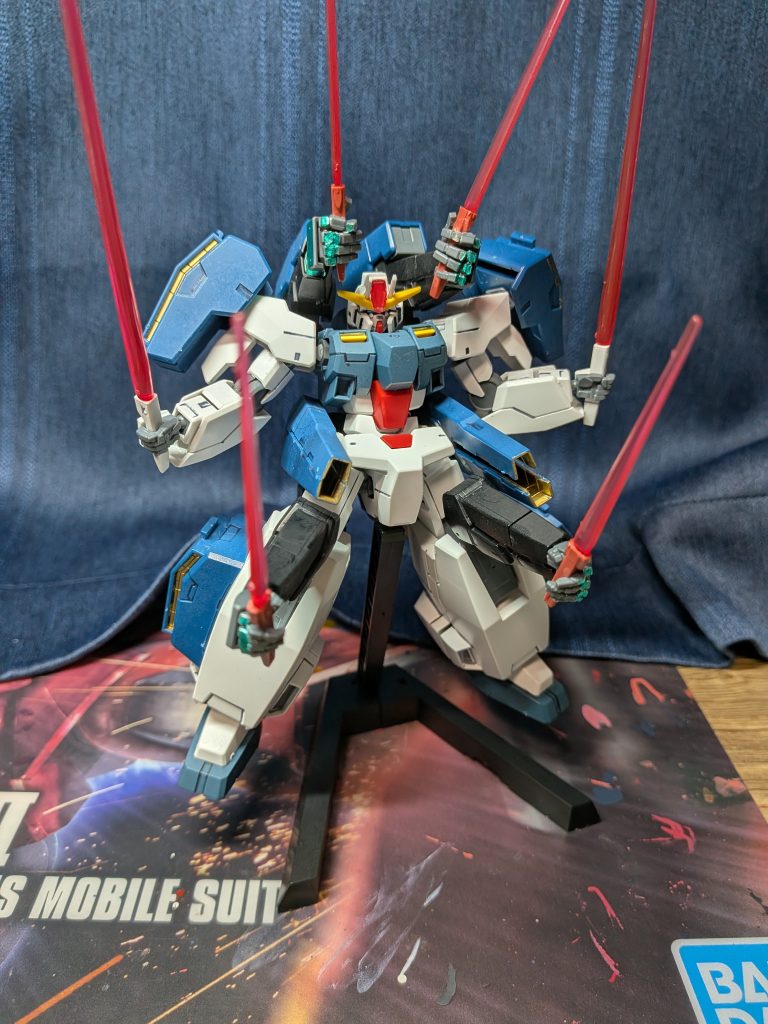 そしてそしてー今回、セラヴィービームサーベル全展開をできるようにしましたー！ハンドパーツはビルドハンズ角を使ってます！上がLの平手加工版、下がMの平手加工版を使っています。緑があるのはビームキャノンだった名残だと勝手に思っています！