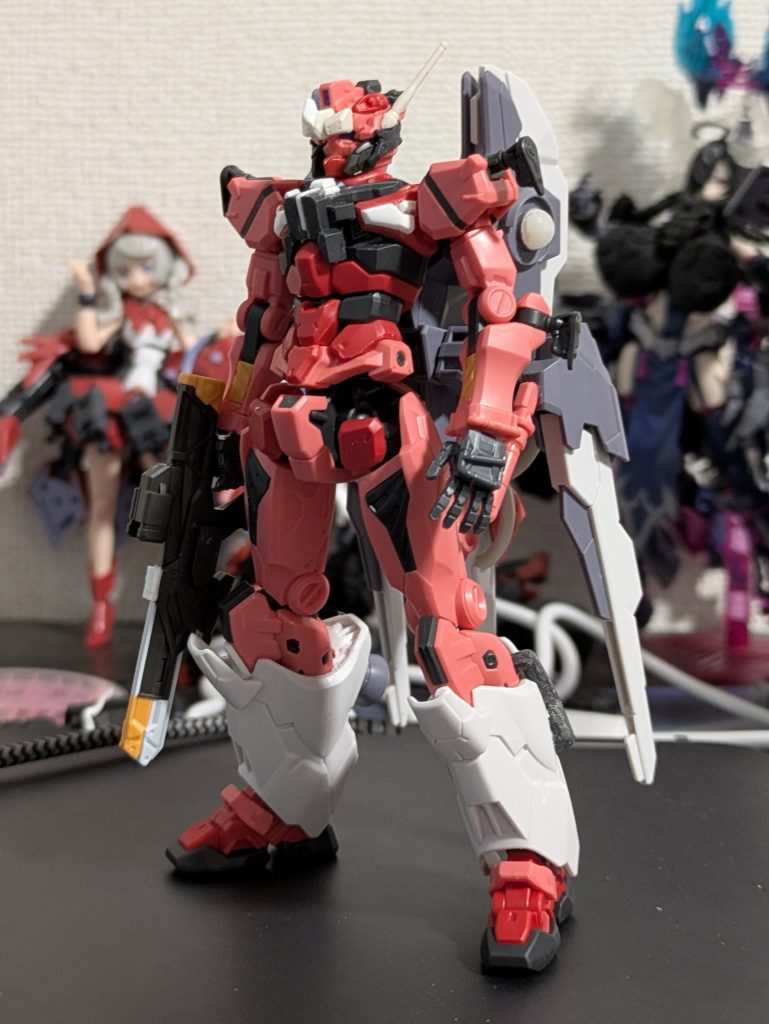 塗る前額当ては別で改造しているez-8の顎パーツを使用しました。余ったルブリス本体も何らかに使ってやりたいなと思います。