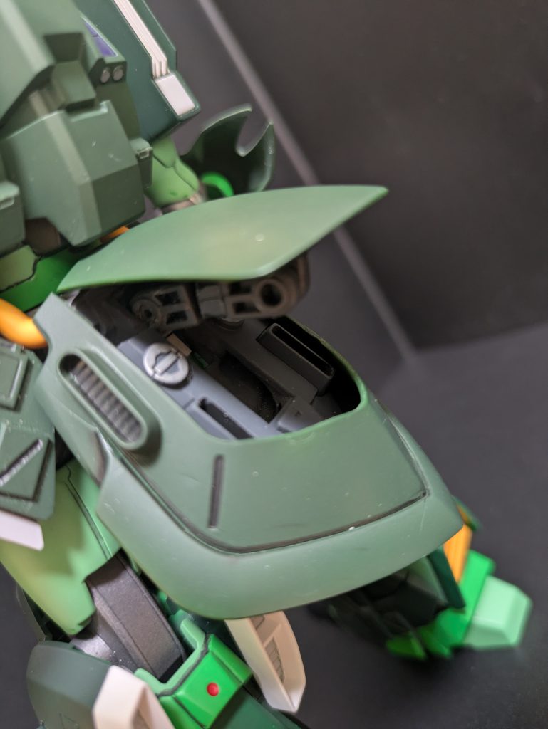 内部も少し付けたしてみましたが、あまりいいアイデアが浮かばなっかったので、中途半端感があります。よく考えたほうがいいかな。アームは、オプションパーツ１３のアームを切断して、長さ調整しています。