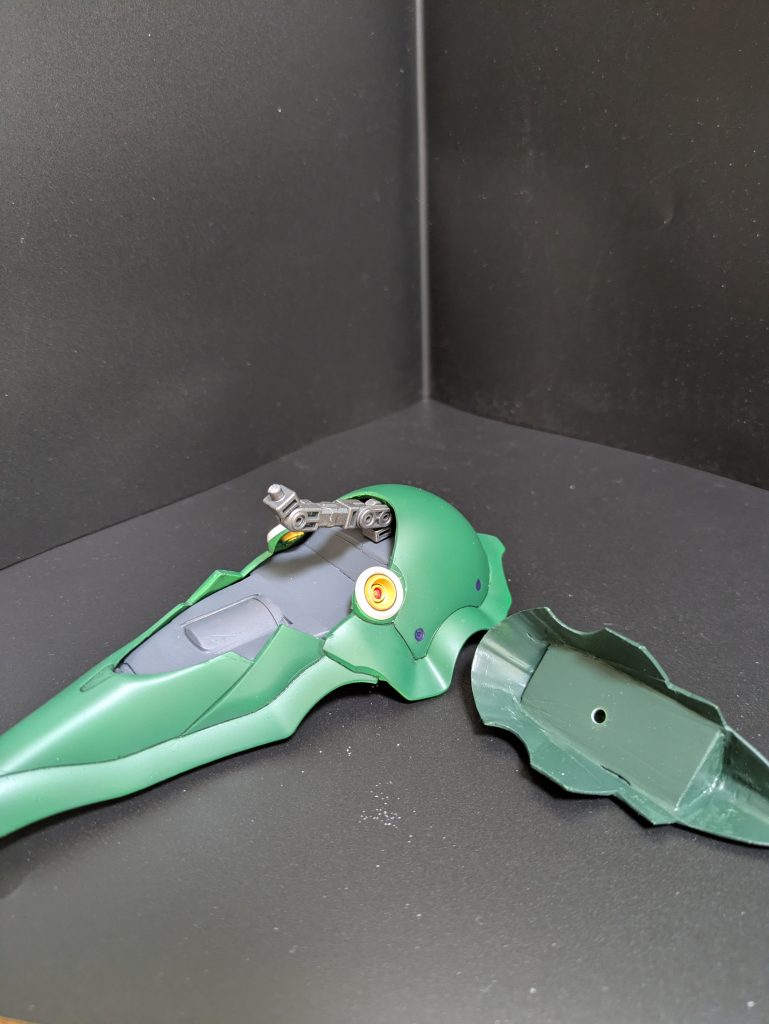 羽根の中身を作成しようとしましたが、途中で挫折しました。プラバン張って、パテで埋めて、ヤスリで削りましたが、タンクみたいなも埋め込みましたが、余裕のある時でも、作成しようかと思います。アームは、オプションパーツ１３のアームを使いました。