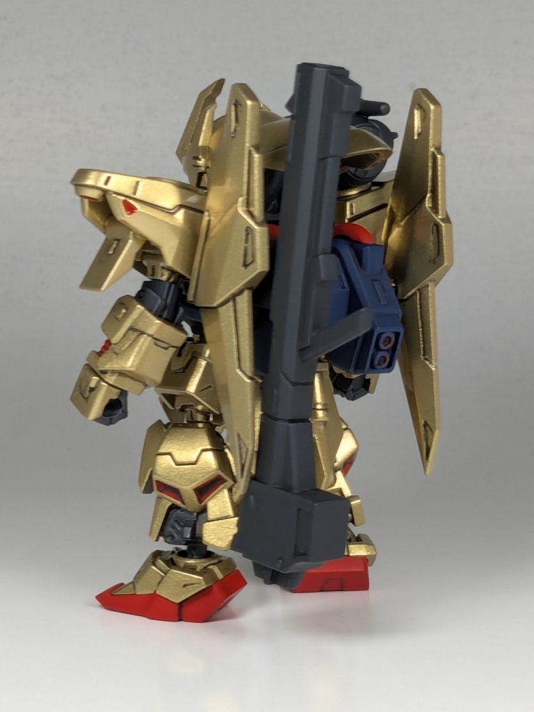 バインダー内側の肉抜き穴を埋め、肘関節を市販パーツに交換してあります。