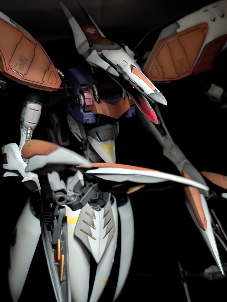 電飾を仕込んでみましたが、光量足りてないですね。