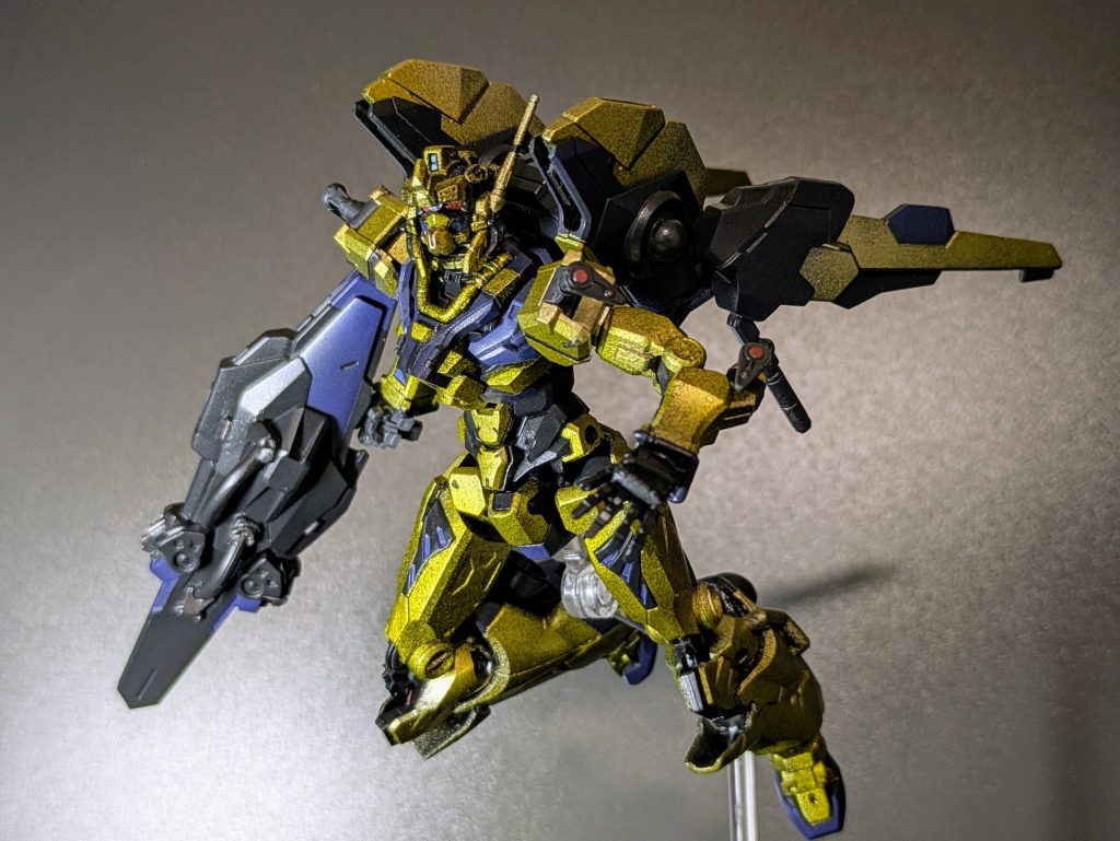 一応他のガンビットはサイコミュ制御できるよう改修されている設定ですが、スタンド穴が無いためオールレンジ攻撃の再現は不可。通常はバックパックに接続し推進器兼姿勢制御器として機能します。&nbsp;