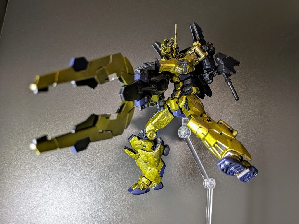 メガビットランチャーライフルにガンビット4基を合体させた大型武装幅広の光線で戦艦級の敵をも両断します。ウルトラセブンのワイドショット的なSEで発射されて欲しいです。