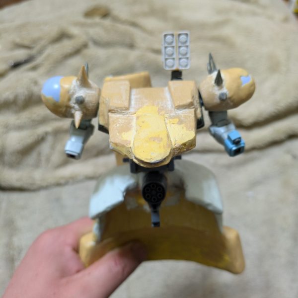 去年のいつからかから（笑）忘れましたが（笑）ザクIIを大人になってから素組して何ヶ月？かしてザメルというモビルスーツを何回か見たことはありましたが興味はなかったのですが,「ガンプラ　改造」で画像検索していたところザメルの改造画像が出てきて物凄くカッコよく見えて興味を持ち,ガンプラとして売ってるか探しましたがROBOT魂や昔のキット？とかである？みたいな感じでHG等ガンプラとしては売られてなかったので,YouTubeで検索してザメルに寄せた他のガンプラ素材を使ってつくる動画を観てこれだ✨️✨️✨️ということで,&nbsp;話長々すみません🙇💦本題💦今からかよということで💦覚えてる範囲で,↓使ってる素材が↓グフ（カスタムの）フライトタイプ←胴体と腕と脚部&nbsp;ガンダムビルドファイターズのオプションパーツセットガンプラ06（ヴァリュアブルポッド）↑顔と腰ペットボトルのキャップ3つ＋パテ（板状の2枚ねり合せるタイプ）←砲台他ほぼパテ造形他コトブキヤのウエポンユニット等で只今製作中でございます🙇&nbsp;ああしたいこうしたいがどんどん構想が止まらずなるべく安くつくろうとしてますが💦何よりもお金が💸かかってる気がします💦いつ完成するのか（笑）ガンプラは奥が深くやめられないです✨️只今YouTubeで勉強中です✨&nbsp;（1枚目）