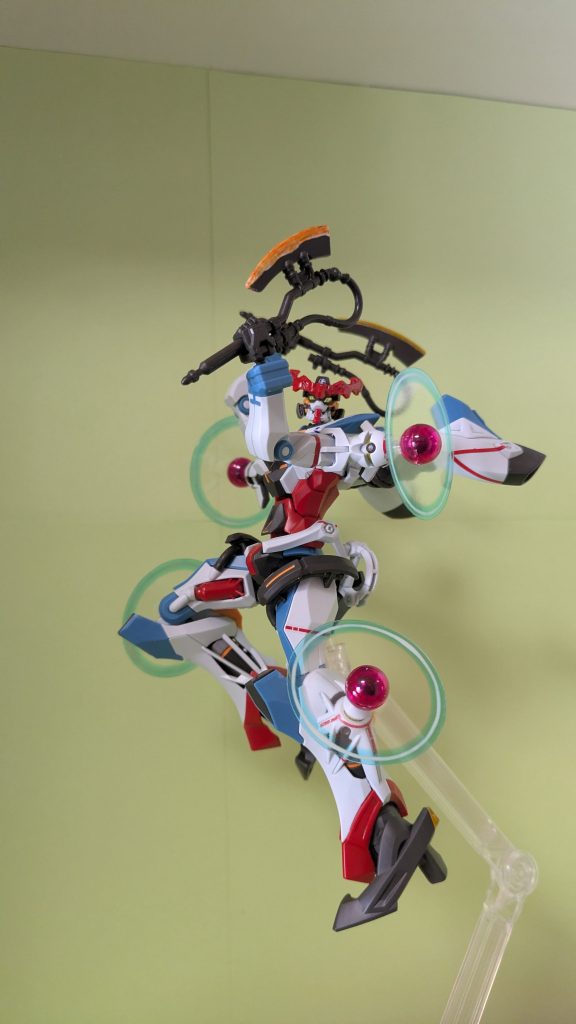 ジークアークス2体購入でできる。トメノスケ・ヒートホーク二刀流。本編でもやって欲しかった。