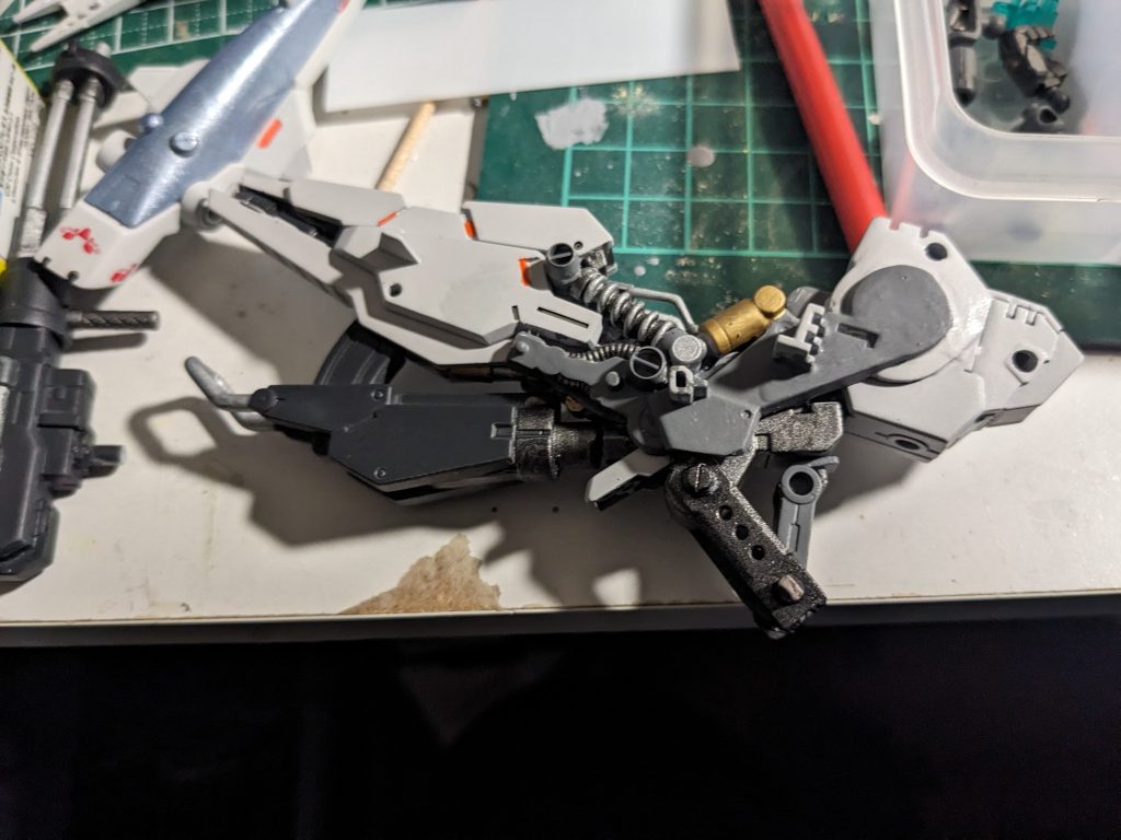 結局、調査官は部下に気のせいだろう?と言って送信前だった報告書のデータを上層部に転送した。退官後に彼は娘に語っている「人と違う何かを持った者をニュータイプと呼ぶのなら、人と同じ思考と感情を持ちながら電子の存在であるものもまたニュータイプと呼べるんじゃないか?」・・・その内心は残念ながら娘だけではなく誰にも理解できないものだったが、彼の娘を見る目はどこまでも優しかった。最後まで見ていただいてありがとうございます。