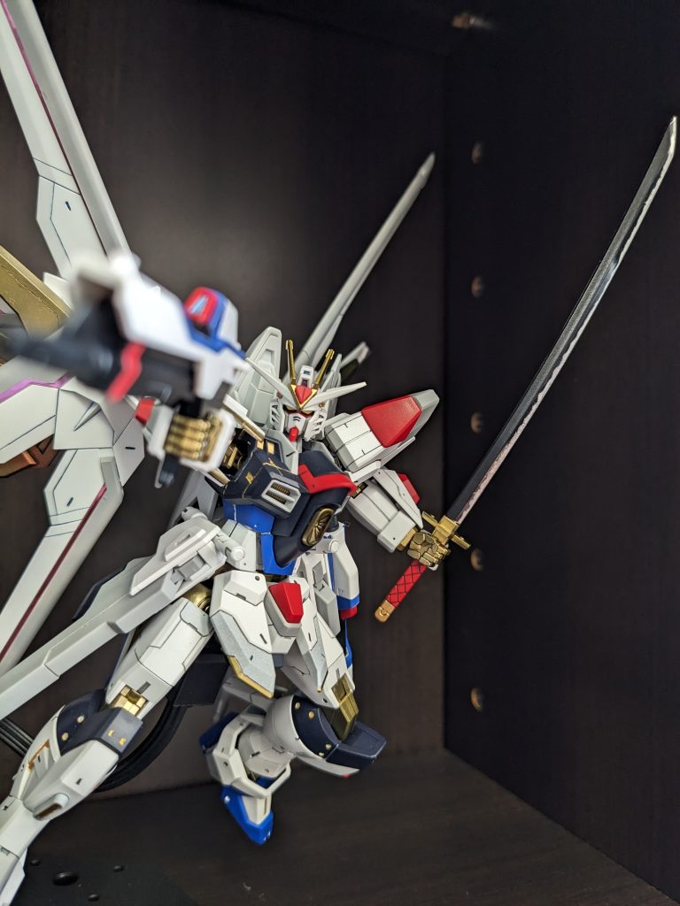 扉絵は画像を加工していますが、加工前の写真です。刀自体につやが出ており、光が反射しいい感じになっています。光は反射したほうがいいよねｗ&nbsp;