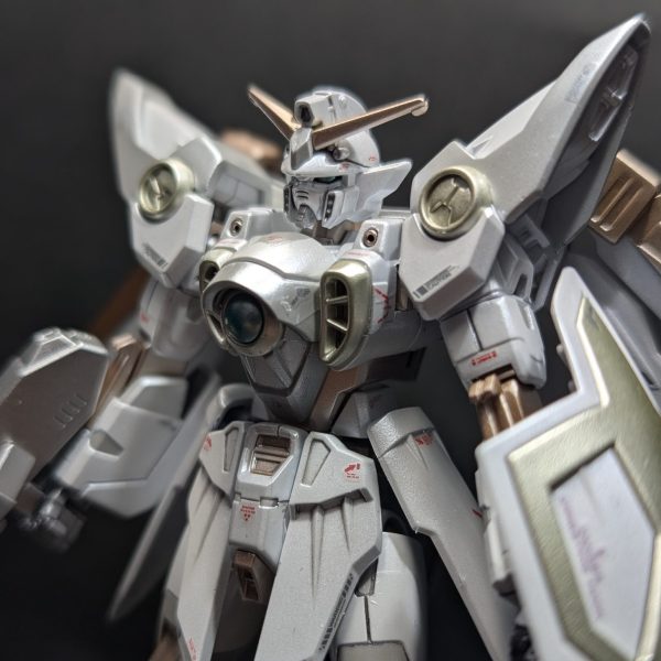 EGウイングガンダム　スノーホワイトっぽく