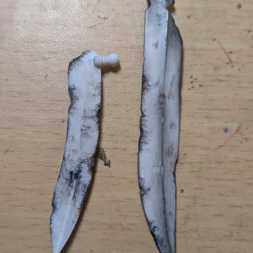 作品名：<p>余った羽だけでダメージ加工とウェザリングやってみました。コメントでアドバイスをして頂きたいです</p>
