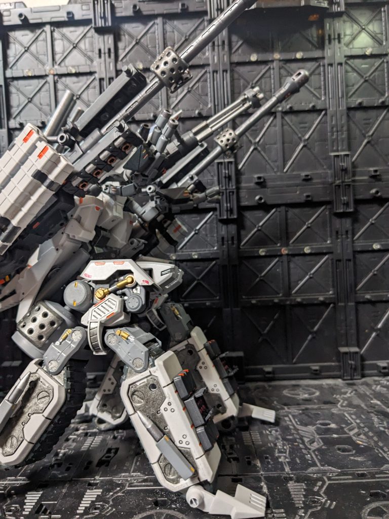 結果として、アームズの暴走はこの偽人格AIのせいと判断された。本来戦闘用に調整されたAIを搭載されるべき所にこんな得体のしれないAIを搭載したなら何が起こってもおかしくはない。無き娘を取り戻したい父親の愛と言えば聞こえはいいが、その結果は基地が一つ完全破壊、死傷者多数という結果の前では同情の念もわかないし、同情するわけにもいかない。調査官はため息をつきながら報告書をまとめ、転送キーに指を賭けた瞬間・・・「あれ?」・・・調査官の部下が上げた疑問符に指が止まる。