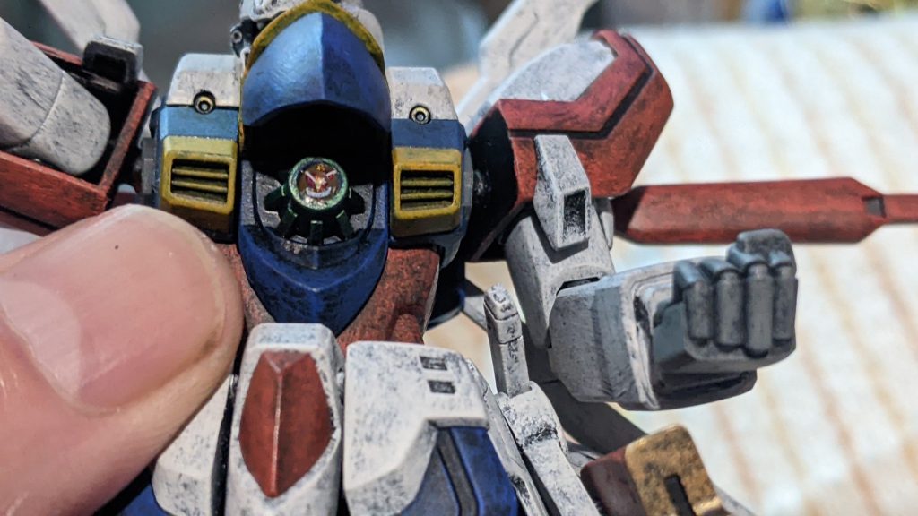 胸に別売りのちっちゃいデカール貼ったけど…なかなか台紙から離れてくんなくて…そのうえ水分取ろうとすると…ズレるっ！！