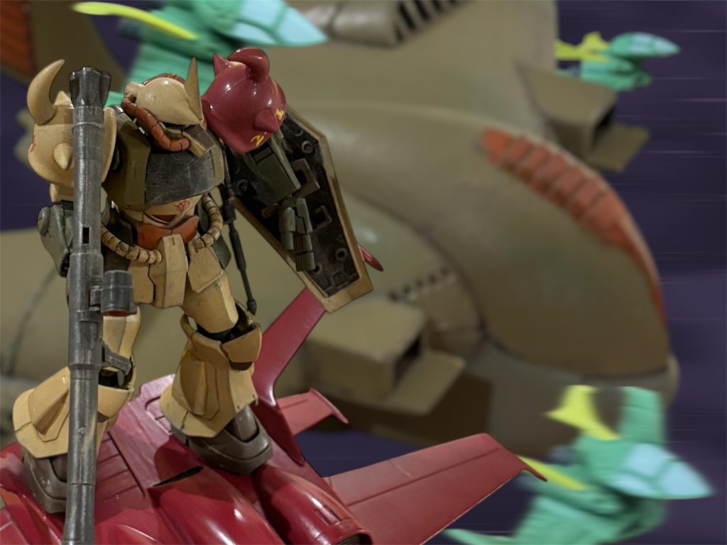 ヨッチャKIDさんとのコラボ第２弾、その第１話です！皆さん、シャドウファントム第１部および第２部に登場したマイロ・アンダーソン、覚えておいででしょうか笑（画像のグフに乗っていたパイロットです。）アビーやイアンも、２部に登場しています。覚えてますか？笑　イアンはずっと名前だけの登場で、今回が初セリフですが笑　ハリソン・サトー少佐率いる