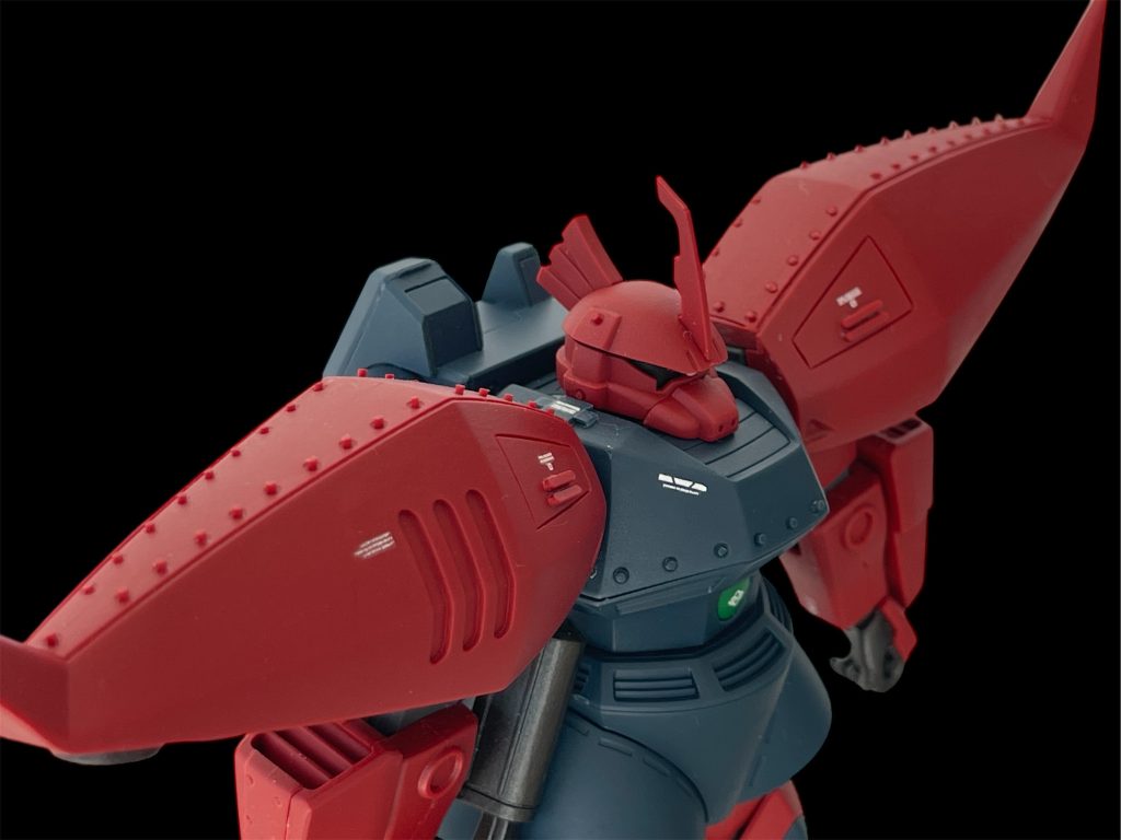 バインダーは一番目に付く場所なので、伸ばしランナーのリベットを多めに入れました。