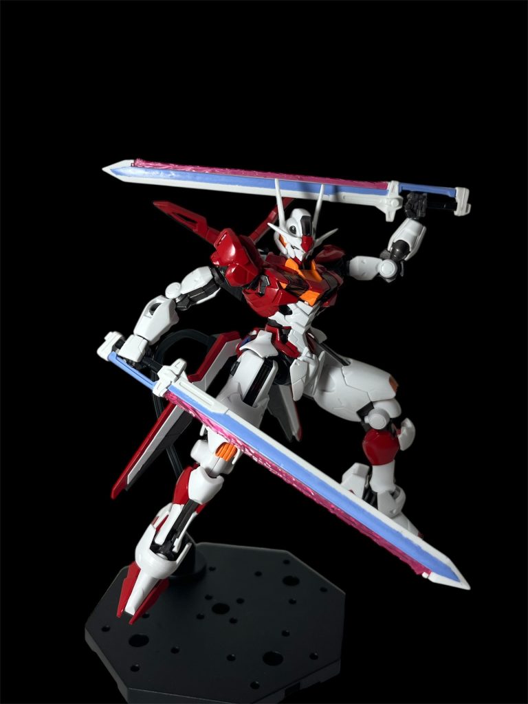 赤をメインカラーにするならソードインパルスみたいにしたい❗️という事で、HGソードインパルスとミキシングになりました。カラーもソードインパルスを見本に塗りました✨