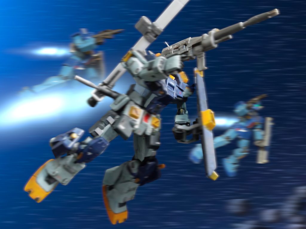 「……ガンダム——！？」　マイロは、モニターに映った青い機体を見て、驚愕の声をあげた。「やる気満々じゃないか！！」　停戦信号に応じるそぶりを見せながら、後詰のガンダムによる奇襲。悪くない作戦だが、駆け引きの妙が感じられない、雑な連携に見える。やはり、力押しの物量戦と、ビーム兵器の熱量で押し切ってきた連中の、戦いのセンスなど、その程度か——。（だが、そのつもりなら——！）やってやる、と、マイロは機体を走らせる。イアンも、それに続く。