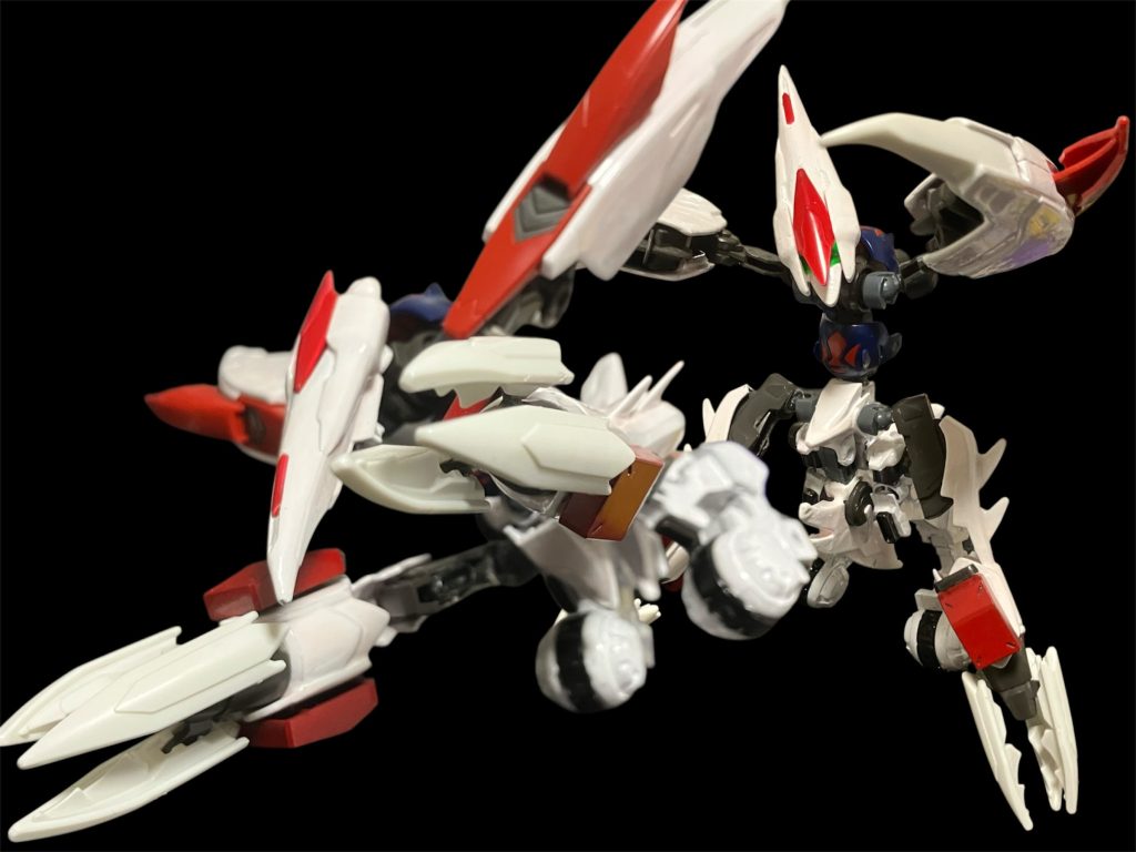 サポートMA「グリフォン」^_^バエルの祭壇に保管されていたハシュマルの残骸が無人機の融合で復活^_^体勢変えればヒューマノイドに^_^