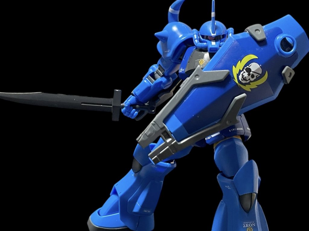 パチ組ですが、ドナヒューゲルググを作る際に一緒に部分塗装とウェザリングをしていこうと思います。が、陸戦型ゲルググってどうやれば🤔陸戦型ゲルググだとそもそものゲルググに、強化型ビームライフル（システムウェポン）、バックパックは高軌道型ゲルググ（ジョニーゲルググ）😳小説版だと強化型ビームライフルがゲルググJのライフルなのでまだ揃えやすいか🤔バトオペ版はジャイアントバズだけあればいいので1番お財布に優しい😏