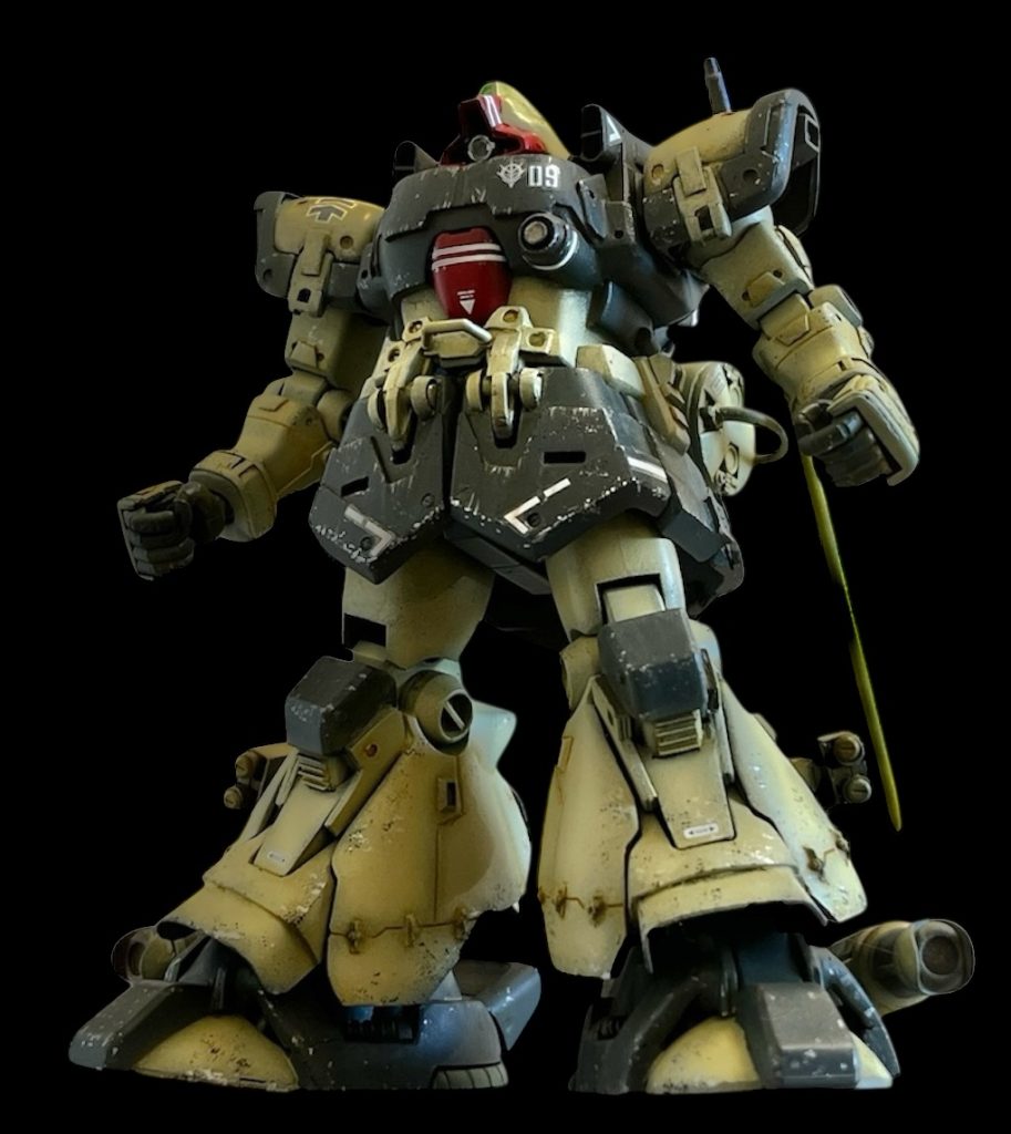 改造にあたり、既存キットで一番気になっていたのが脚の形でした。アーティファクトの様なスネの曲線を前面に出す事を目指しました。曲線の裾の先端に合わせ足の爪先を1センチ伸ばしています。その他、脹脛やスカートの裾を切り詰めています。