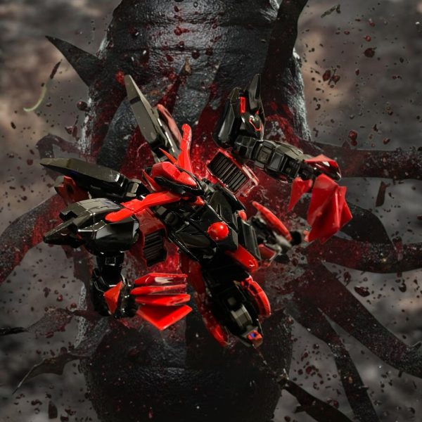 滅却され廃墟となった本部後。そこにはまるで蛾を彷彿させる繭が・・・・う、生まれる？中から飛び出した黒いバエル。猛スピードで空を登り、目指すは火星。・・・・役目を終え、朽ち果てていく繭。次の瞬間、腕が・・・生えていた。これは吉なのか凶なのか？（3枚目）