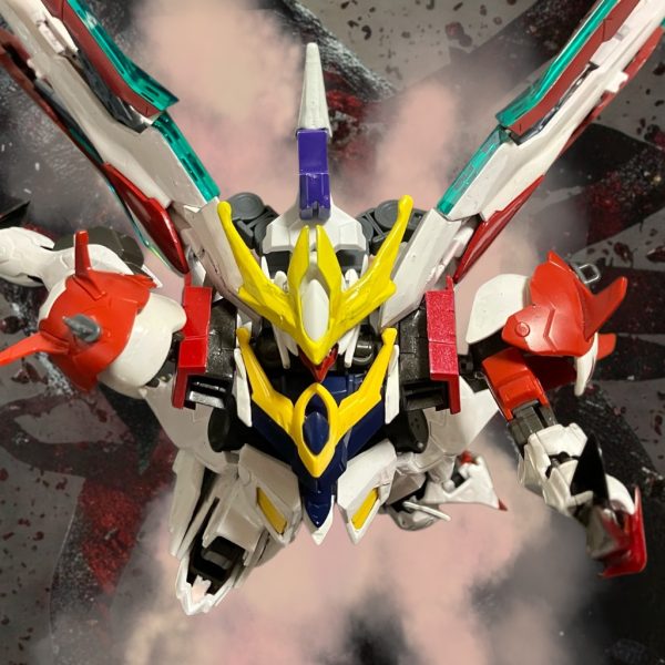 ・・・それは怒りと憎しみが渦巻いていた。そして今飛び出して行った。・・・交差した時に浮かび上がった顔。その中に自分の守るべき者達の顔が。・・・奪うというなら・・オマエヲツブス。気がついた時には自分も泥々なナニカから飛び出していた。次に映し出されていたのは自分の仲間達。前に出てきた女性・・・シッテル？その女性が述べた。「おかえり、三日月」（3枚目）