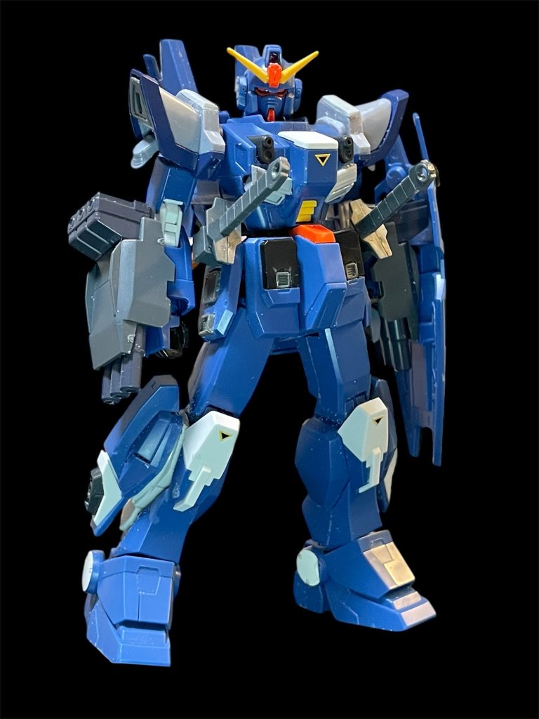 ショルダーアーマーをディナイアルガンダムと入れ替えてクリア部分を削り形状変更しました。