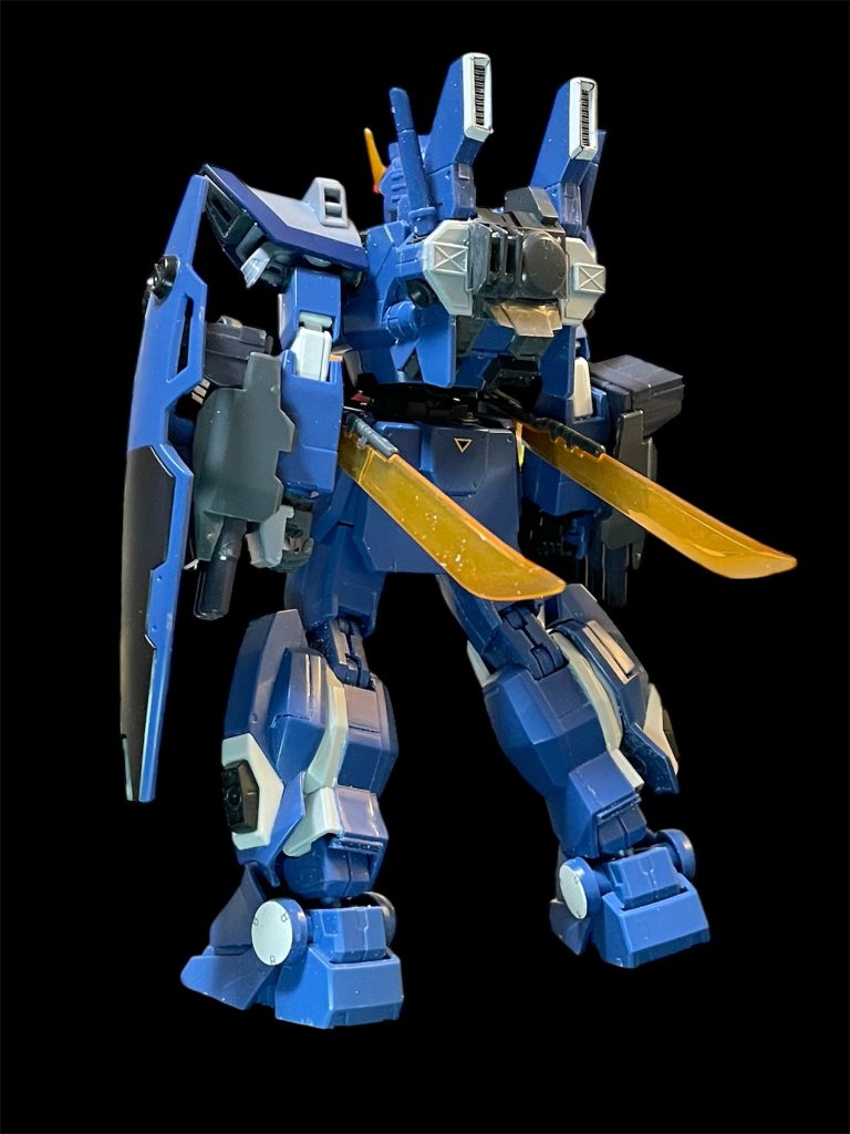 イフリート改のヒートサーベル2本、ゲルググキャノンの三連ミサイルランチャーを装備