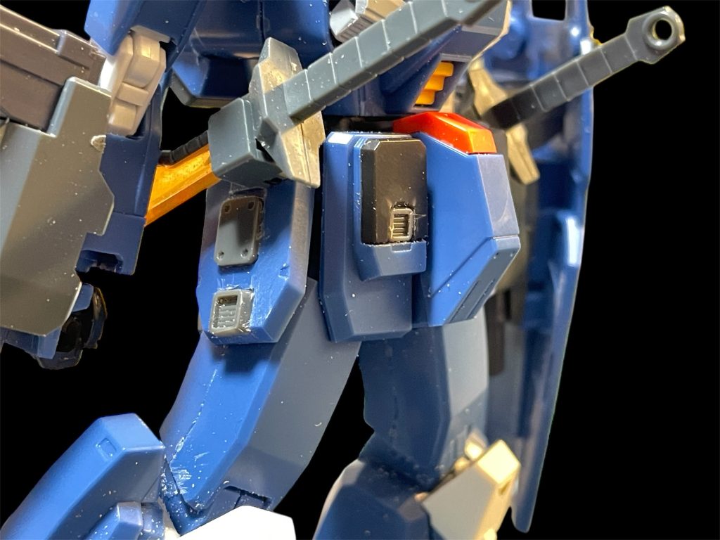 フロント、サイドスカートにスラスター（？）を追加