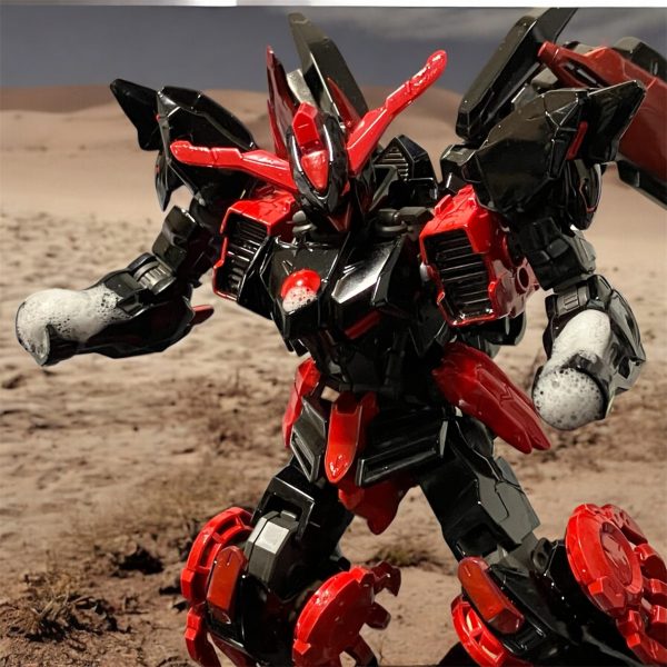 自分の最後がどうだったかは分からない。ただ、あの時はひたすら刈り続けた。MAを。再び目覚めた時、目の前にいたのは・・・人の姿をしたMAだったナゼ・・・コンナニ・・・コンナニイッパイ？ナラ・・・・タタク・・・ツブス・・・キルッ‼️それはかつての英雄の妄執か？（6枚目）