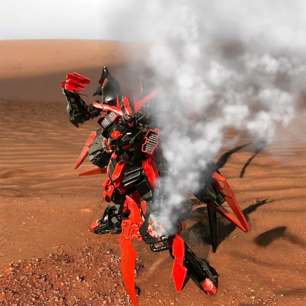 「活動停止。一端様子を見るが油断するな」「助かる・・・・しこたま玉をぶち込んでこれかよ💦」片腕を失い、片膝をつくベルゼバエル。「HQ、聞こえるか？話にあったヤツで間違いない。こちらもかなりの損害を被った。至急、増援を回してくれ」「特別休暇が欲しいぜ、たまらんよ💦」視線をバエルから外すレギンレイズ小隊。視線を外れたバエルの損傷箇所が・・・・「もう少し時間をずらしてから調査を開始する。全員、気を抜くな」「大丈夫ですよ、機体はまだしもパイロットはねぇ^_^」「戦場に油断を持ち込むな💢警戒をっ・・・」それが彼らの最後の言葉となった。一閃。その後、両断された機体が爆発。「「「なっ💦」」」その次の瞬間、新しく生えた物々しい💪の目玉から閃光・・・〜〜10分後〜〜「HQ！HQ‼️至急増援をくれっ💦早く、早くっ💦」ウ・・・ウオォオーーーンッ‼️再び目覚めた意識には先程打って変わったマダラ色。今、狂気が溢れた・・・・（7枚目）