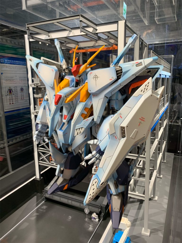 発売日の早朝にガンダムベースへ買いに行ったのはいい思い出。映画第一部公開の記念にすぐ作りました。水色部分はガイアノーツのサフをそのまま残しただけなので意外と楽だったと思います。