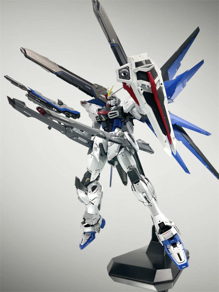 こちらも難しいポージングですね😅&nbsp;腰のレールガンが左右に開く事が出来ればもう少し歌舞かせる事が出来たのかもしれませんね☝🏻&nbsp;もし次に作る機会があれば、ここはちょっと手を加えたいポイントかもしれません😌