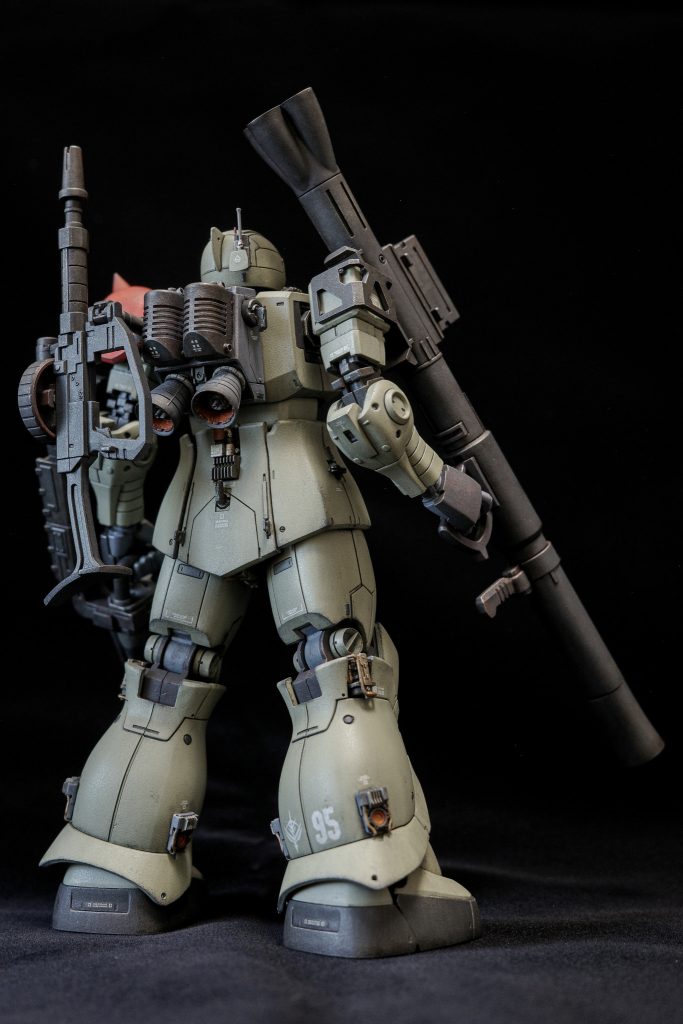 機動力も強化されており、バーニアの増強・増設が全身に施されています。