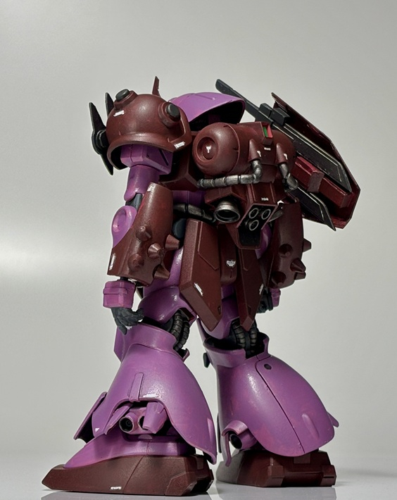 ボディや脚周りはキットのまま。