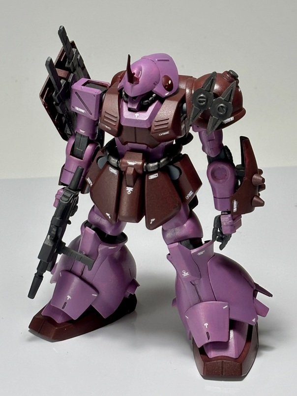 ヘッドはほぼキットのままですが、アンテナをプラ板でそれっぽく作り直し。デザイン画では小さ目ですが、漫画誌面ではわりと大き目のよう。