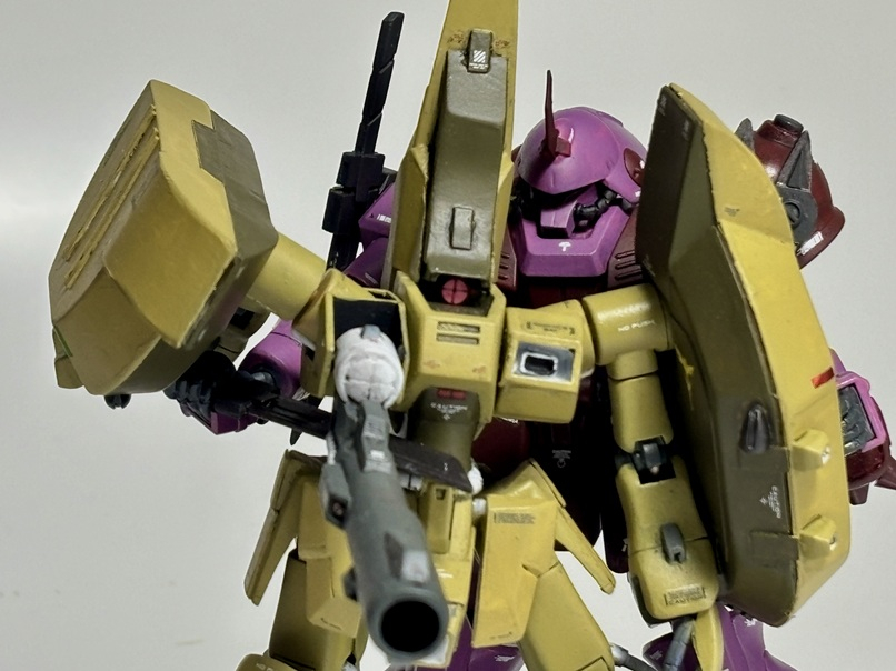 劇中再現。背後からガザGを羽交い絞め。。。けど、ガザGの背面周りが邪魔で、ああいったポーズは無理のような気が。ガザG 風https://gumpla.jp/old/2149033