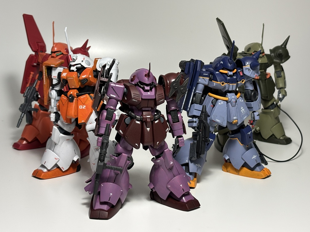 我が家のマラサイ軍団。ロゼット 風https://gumpla.jp/hg/1251215マラサイ試験型(オリジナル機)https://gumpla.jp/hg/1266909