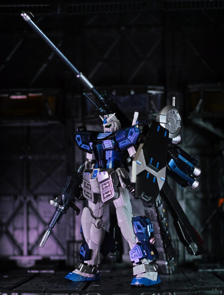 後ろに付けているのはバルバトス滑空砲と30MMのパーツ、なんとなくレドーム風に見えるのでブロッサムを少しだけ意識しました盾も付属の分ではなくグレイスのを使用。