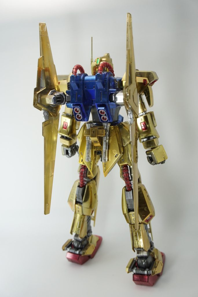 クリアカラーがなかなか色がつかず何度も重ねて塗ってます。金はクリアイエローで色をつけてからクリアオレンジを吹いて金っぽくしました。