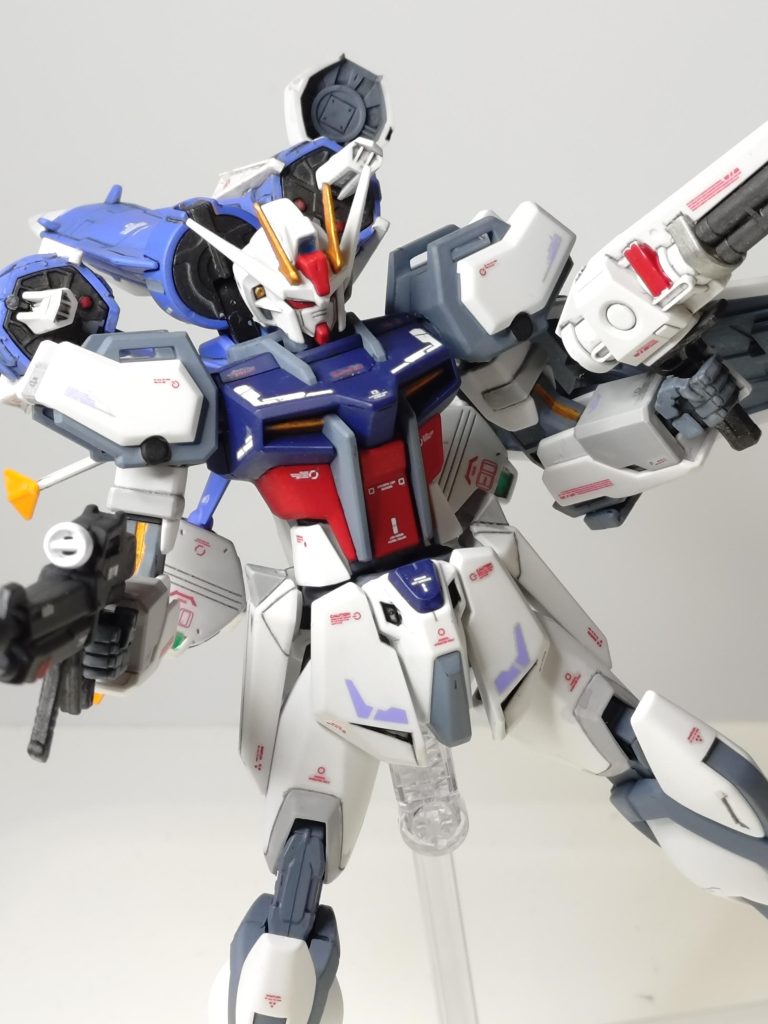 フルバーストみんな大好きフルバースト。ビット展開したほうがストフリぽくなるんですがクリアランス確保のため接続軸を塗装してないのがバレるのでやりません。