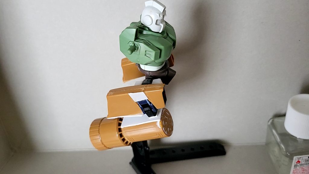 サンボルジムヘッド、ジンハイマニューバの胴体と組み合わせる