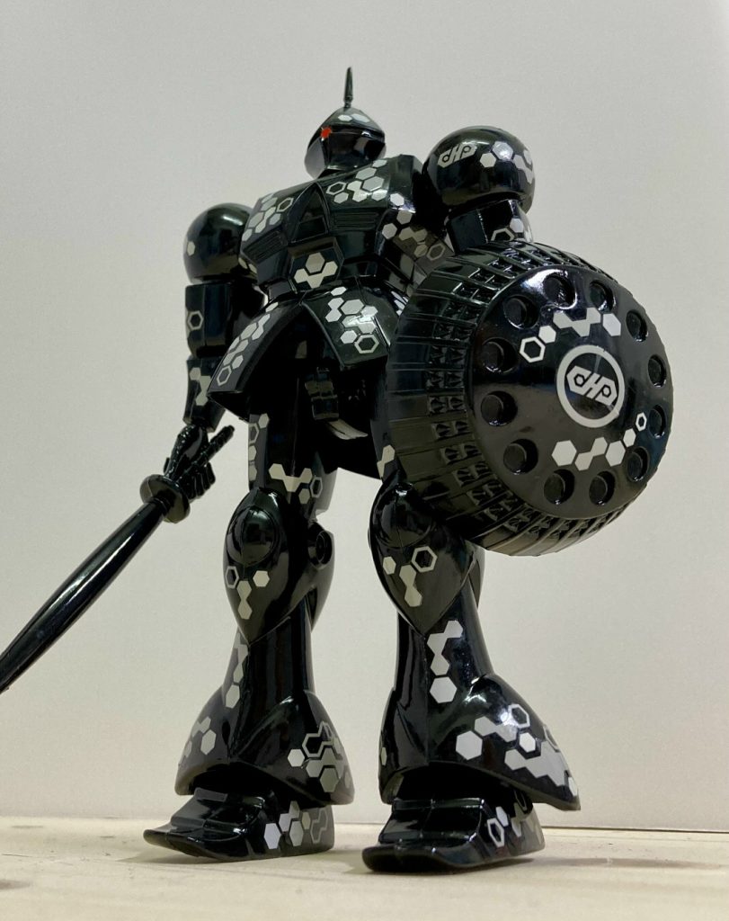 開発中のクルマが屋外での走行テスト中に全身モザイク模様をまとって詳細なフォルムをわかりにくくしたりしますが、その雰囲気を目指しました。