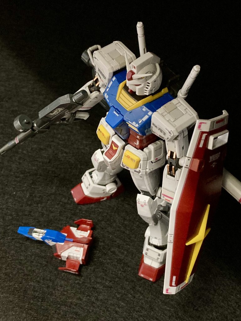 完全変形するコアファイターそれを胴体に格納もできるって凄いですよねぇバンダイの技術力をver.1.0でも十分に実感できますが、干渉して小キズがつくのが怖いのでそれぞれで飾ってます
