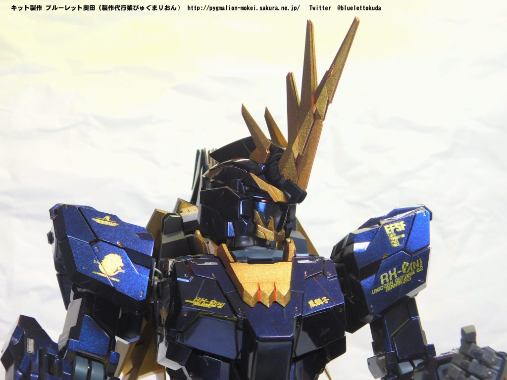 賛否両論あるかもですが、フェイス部分は全部金色が派手すぎると感じたので独自解釈で塗り分けています。このほうが下顎っぽい感じになったかと・・・。同様に各部に金色を部分的に足しています。