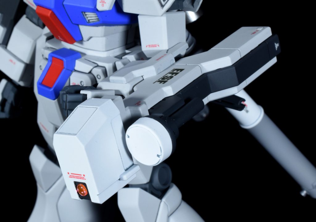 左腕センサーレンズは市販のクリアパーツに変更しています。