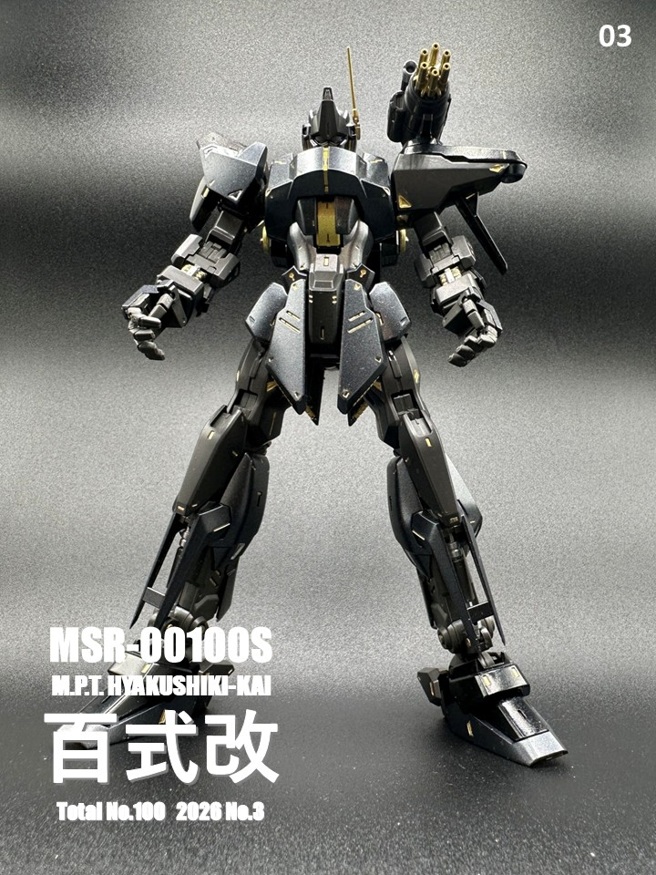 左肩のみビームガトリングを装備して正面