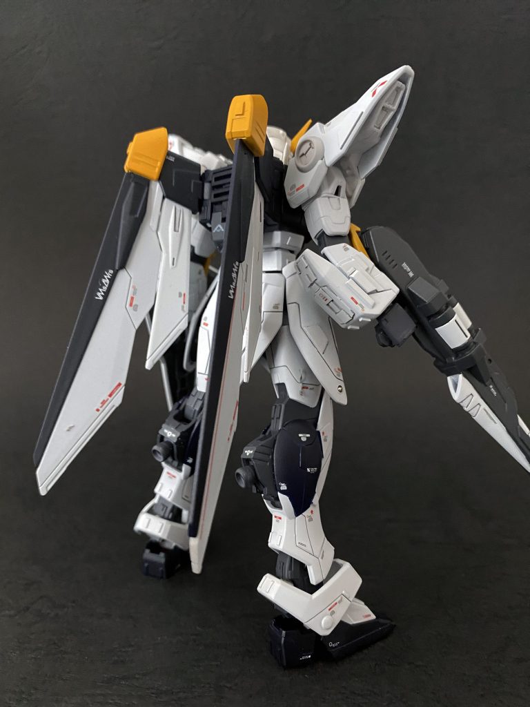 デカールはRGνガンダム用と閃ハサ用を使用。