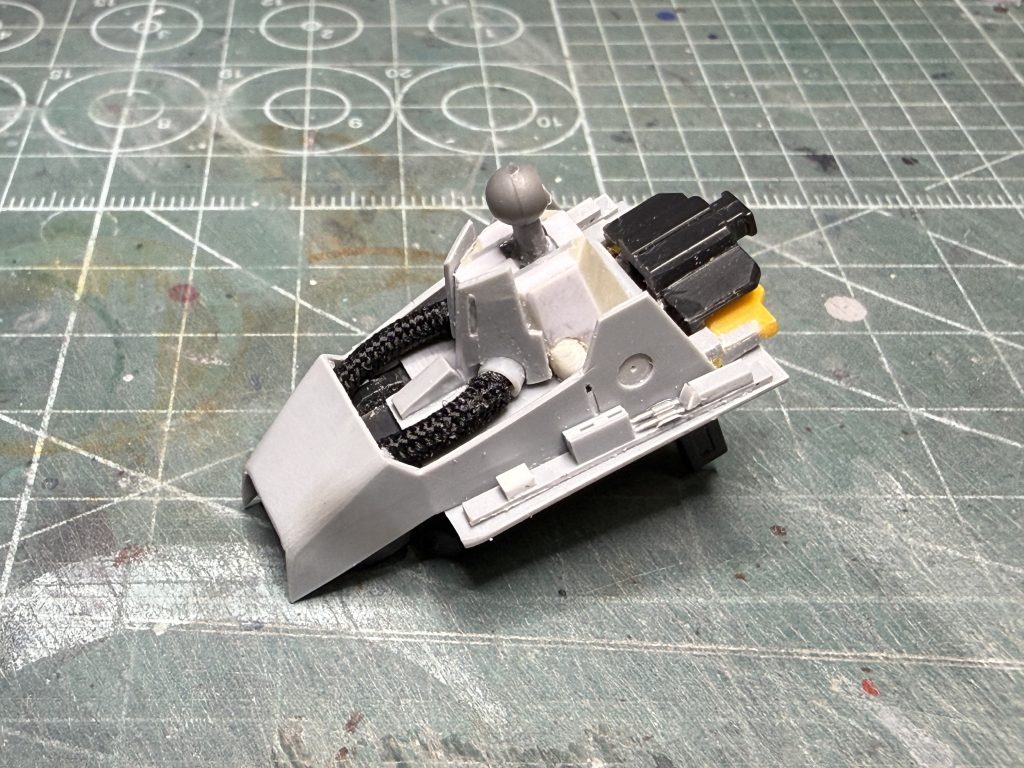 一部キットを利用して首基部を作り直しました。